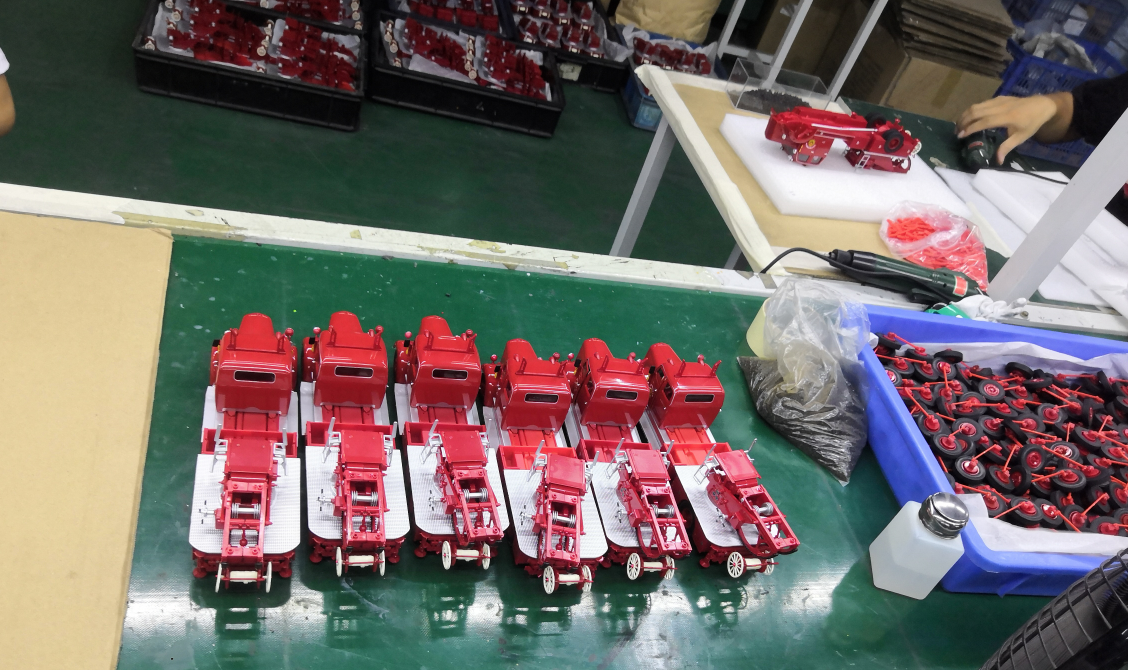 1-24-Mercedes-Benz fire-truck - Image 6