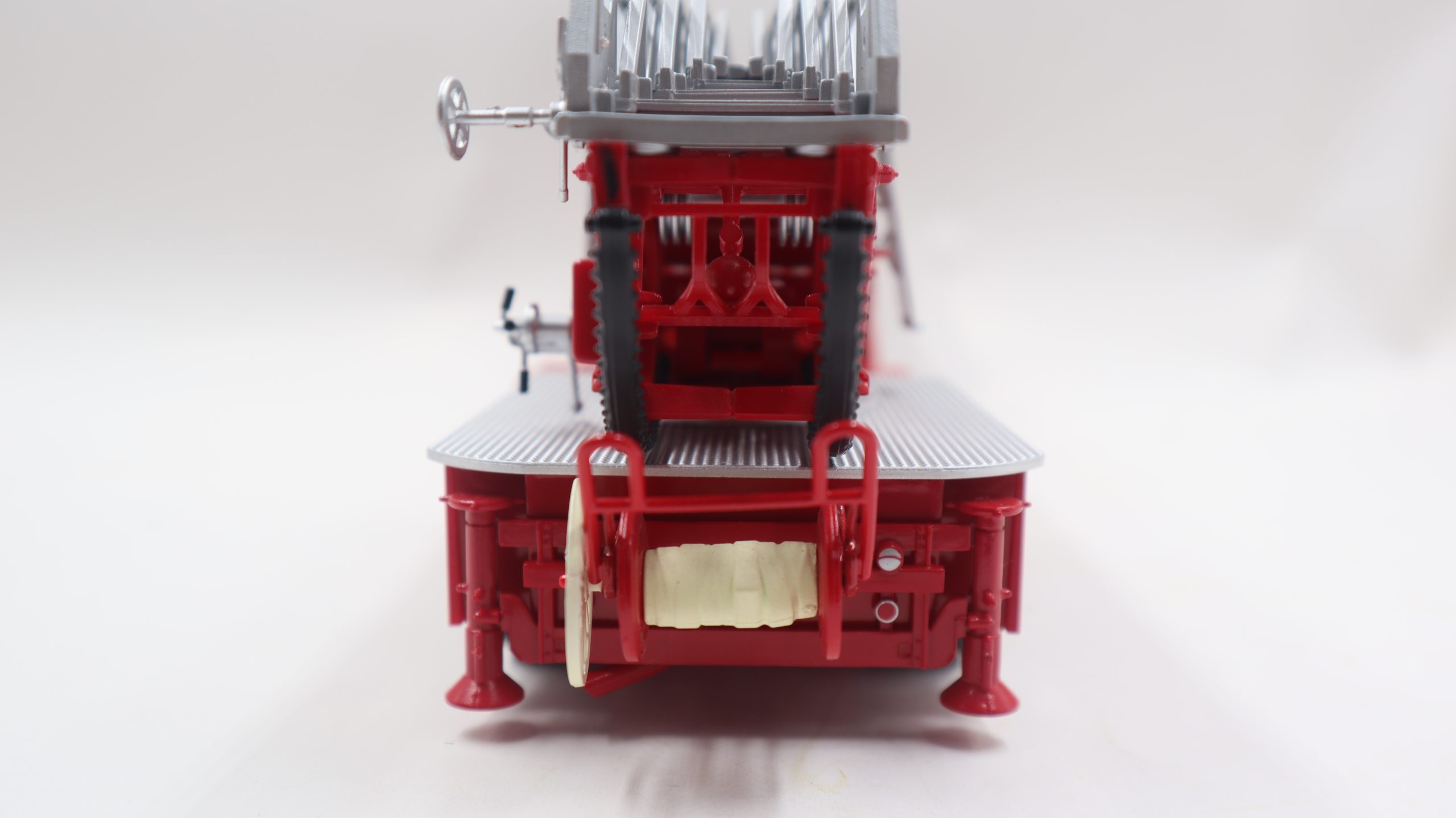 1-24-Mercedes-Benz fire-truck - Image 4